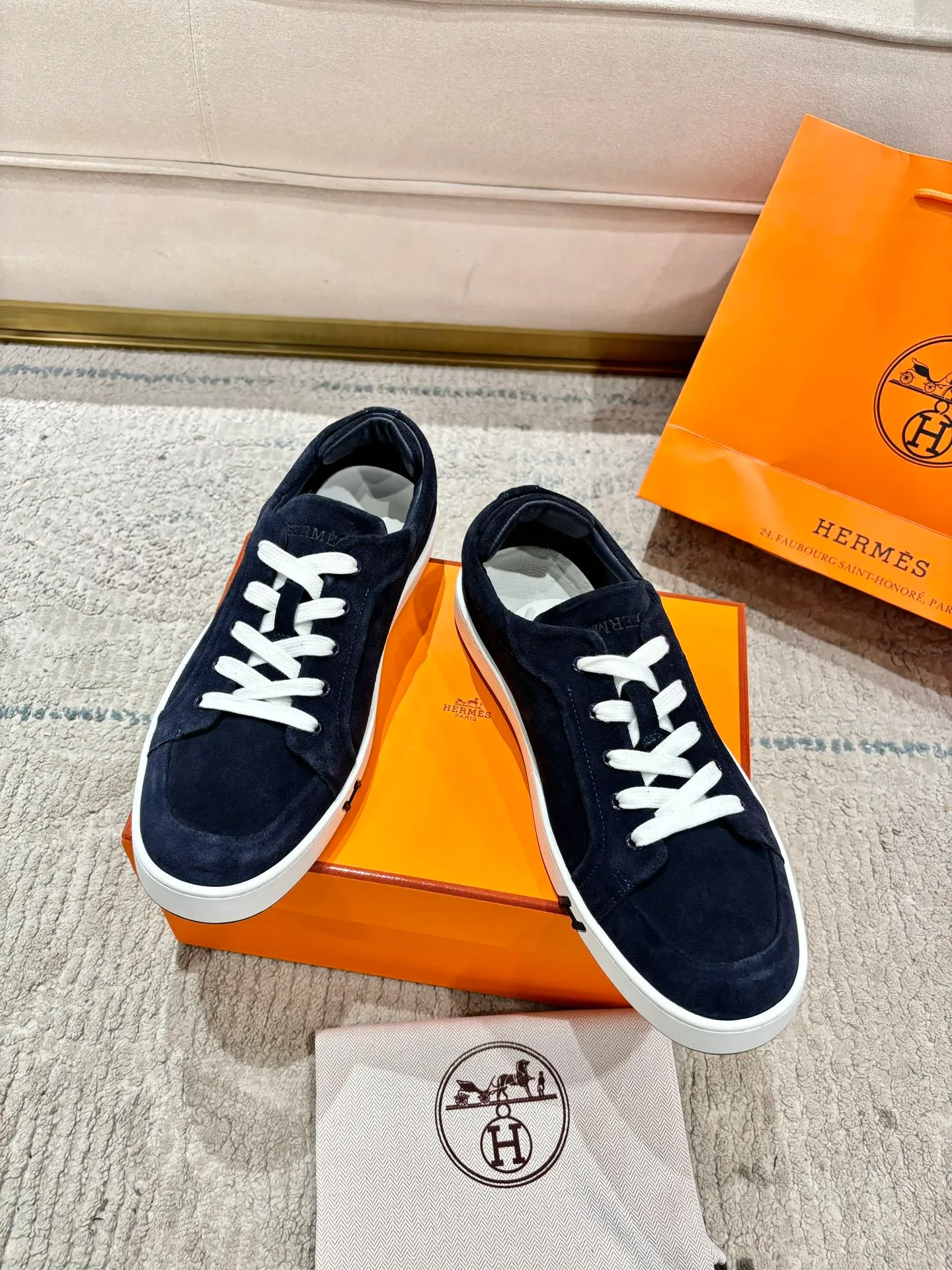 Factory direct sales p640🐘🐘Women's shoes Women's clothing Men's ➕10 Hermes·Hermès 2025ss new Lucky series men's leather loafers casual sports shoes for women Top version 🔝Original purchase, development and production👍🏻 This Hermès sports shoe is made of calfskin and suede goatskin, with iconic "H" details on the side, creating a dynamic and fashionable style. 💘 💜Material: original imported first-layer cowhide 💛Inner lining: original customized soft sheepskin 💚Sole: original molded non-slip TPU outsole ❤️Sole thickness: about 2.5cm 🤍Number of yards: 35-45👣 (40 for women and 45 for men, custom-made and non-refundable